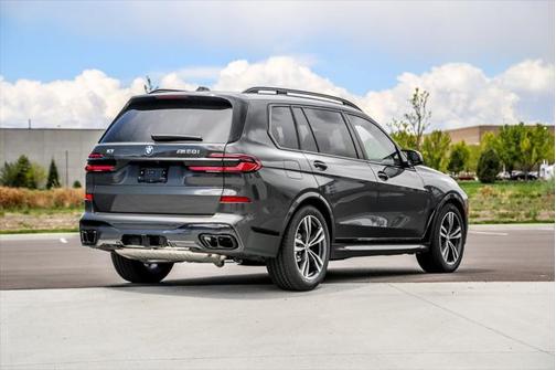 2025 BMW X7 M60i