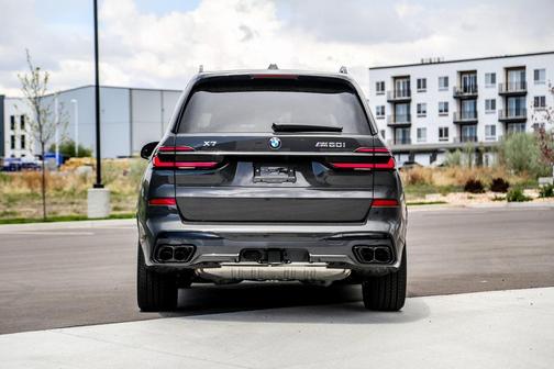 2025 BMW X7 M60i