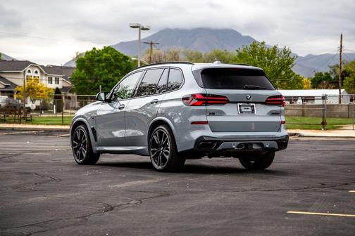 Brooklyn Grey Metallic 2026 BMW X5 M60i