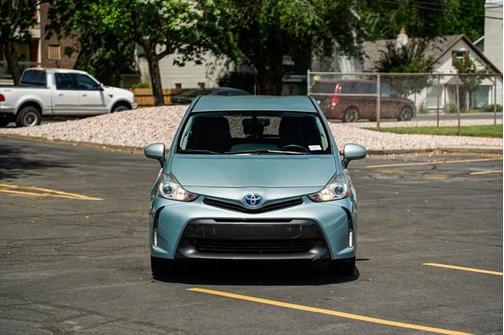 2015 Toyota Prius v Five