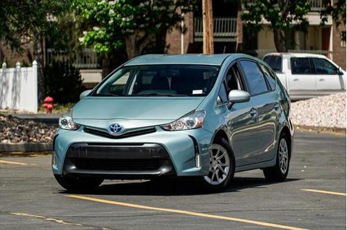 2015 Toyota Prius v Five