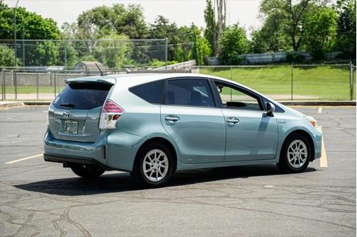 2015 Toyota Prius v Five