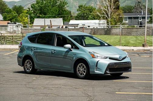 2015 Toyota Prius v Five