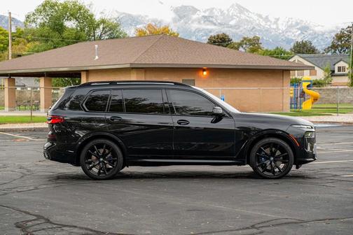 2023 BMW X7 xDrive40i