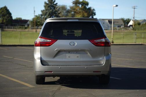 Silver Sky Metallic 2017 Toyota Sienna XLE