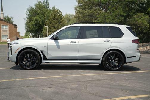Brooklyn Grey Metallic 2027 BMW X7 M60i