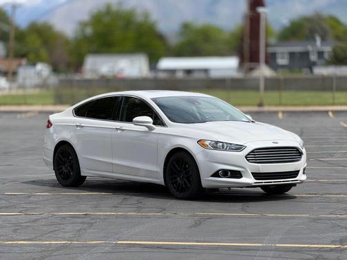 White Platinum Clearcoat Metallic 2013 Ford Fusion Titanium