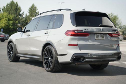 Gray 2021 BMW X7 M50i