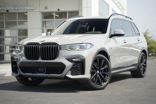 Gray 2021 BMW X7 M50i