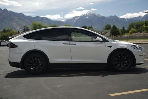 Pearl White Multi-Coat 2022 Tesla Model X Dual Motor All-Wheel Drive