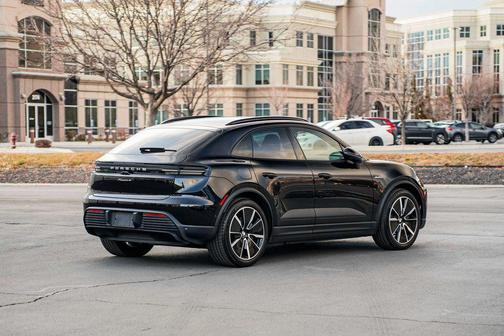 2024 Porsche Macan 4