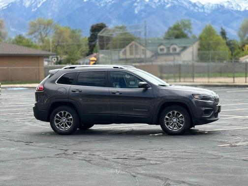 Granite Crystal Metallic Clearcoat 2019 Jeep Cherokee Latitude Plus
