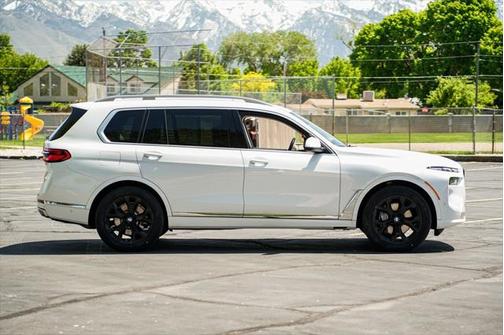 2023 BMW X7 xDrive40i
