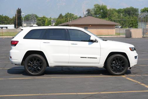 Bright White Clearcoat 2019 Jeep Grand Cherokee Altitude