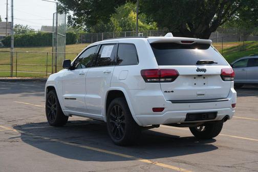 Bright White Clearcoat 2019 Jeep Grand Cherokee Altitude