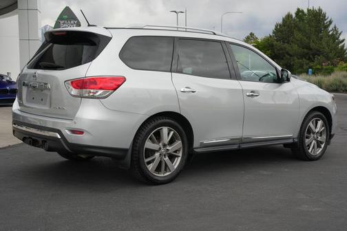 Brilliant Silver Metallic 2016 Nissan Pathfinder Platinum