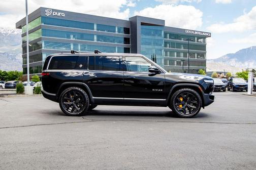 Midnight 2023 Rivian R1S Adventure