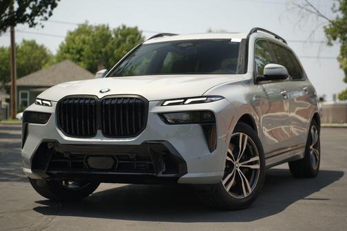 Brooklyn Grey Metallic 2027 BMW X7 xDrive40i