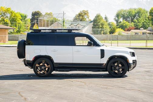 2025 Land Rover Defender 110 P400 X-Dynamic SE