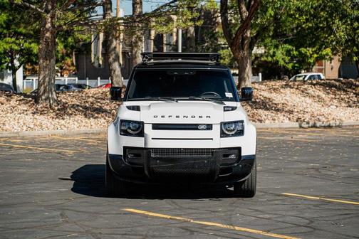 2025 Land Rover Defender 110 P400 X-Dynamic SE