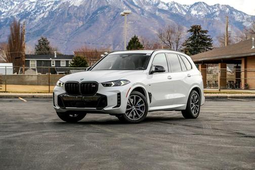 2025 BMW X5 M60i