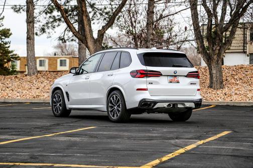 2025 BMW X5 M60i
