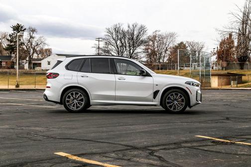 2025 BMW X5 M60i
