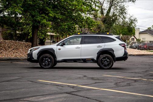 Crystal White Pearl 2024 Subaru Outback Wilderness