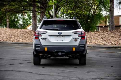 Crystal White Pearl 2024 Subaru Outback Wilderness