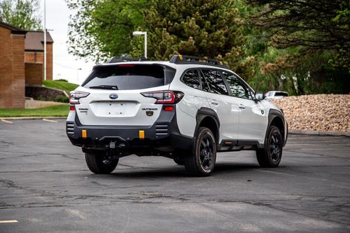 Crystal White Pearl 2024 Subaru Outback Wilderness