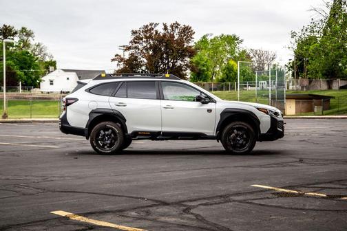 Crystal White Pearl 2024 Subaru Outback Wilderness