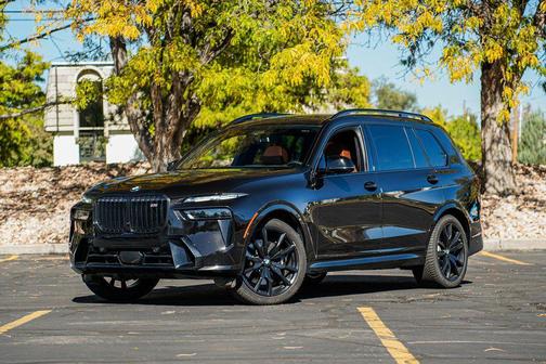 2025 BMW X7 M60i