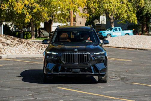 2025 BMW X7 M60i
