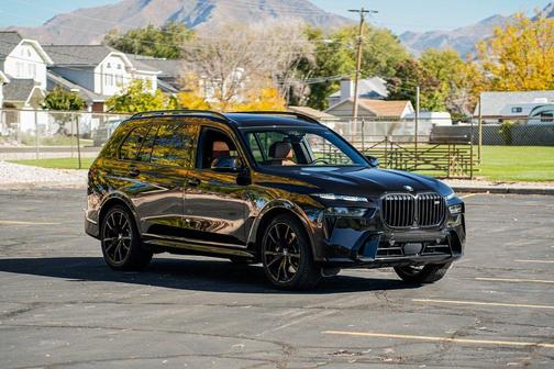 2025 BMW X7 M60i