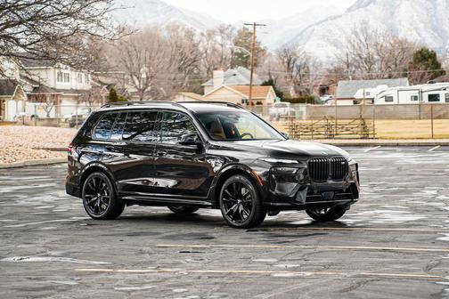 2025 BMW X7 M60i