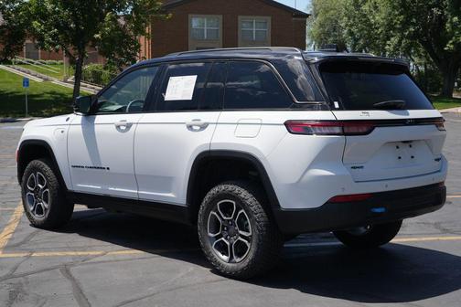 Bright White Clearcoat 2023 Jeep Grand Cherokee 4xe Trailhawk