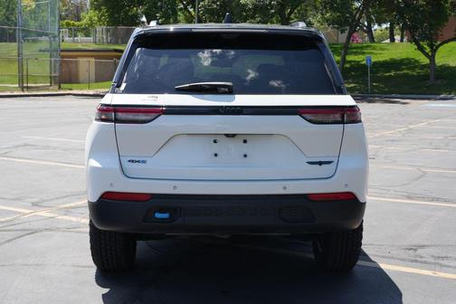 Bright White Clearcoat 2023 Jeep Grand Cherokee 4xe Trailhawk