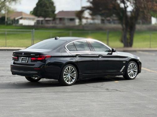 Black Sapphire Metallic 2023 BMW 530e Base