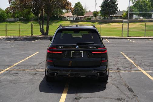 Black Sapphire 2027 BMW X7 xDrive40i