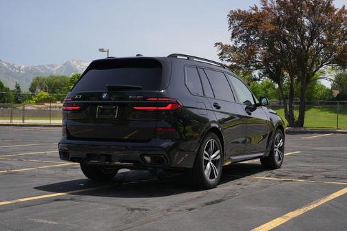 Black Sapphire 2027 BMW X7 xDrive40i