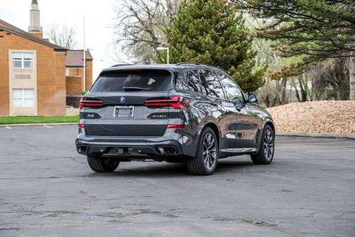 Dravit Grey Metallic 2026 BMW X5 PHEV xDrive50e