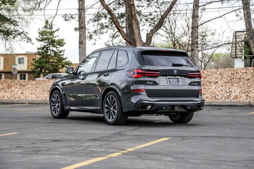 Dravit Grey Metallic 2026 BMW X5 PHEV xDrive50e