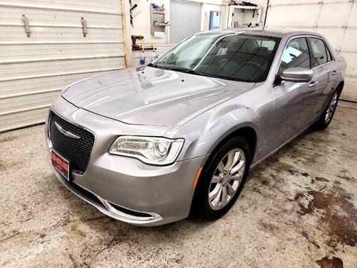 2017 Chrysler 300 Limited
