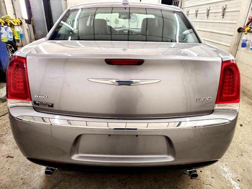 2017 Chrysler 300 Limited