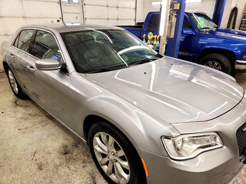 2017 Chrysler 300 Limited