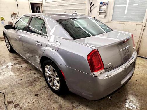 2017 Chrysler 300 Limited