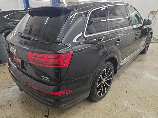 2017 Audi Q7 TECHNIK S-LINE