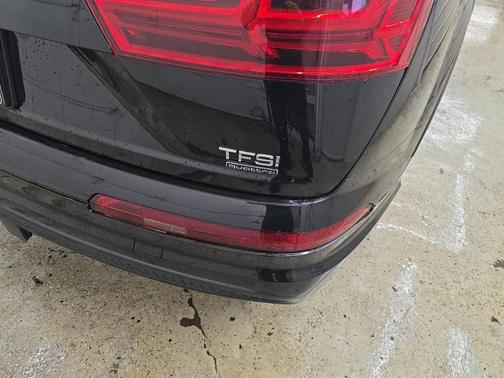 2017 Audi Q7 TECHNIK S-LINE