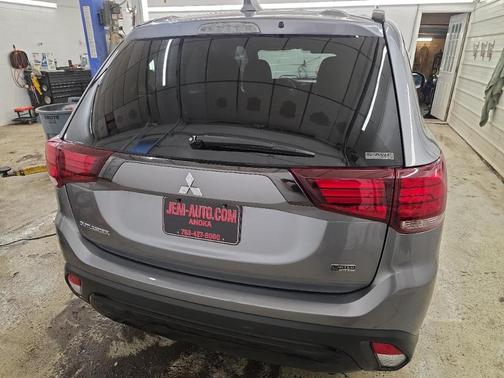 2020 Mitsubishi Outlander SE