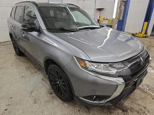2020 Mitsubishi Outlander SE